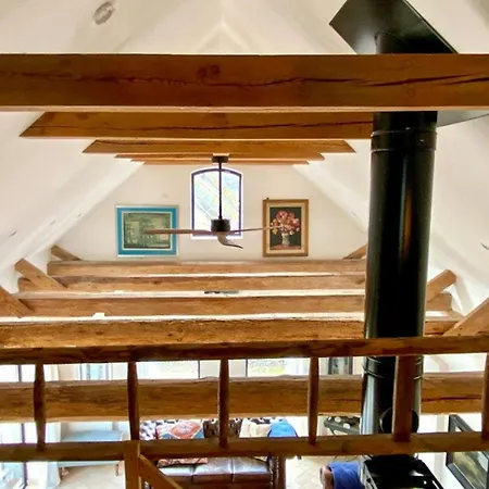 Rustic Barn Conversion Close To The Lake 펜션 *
